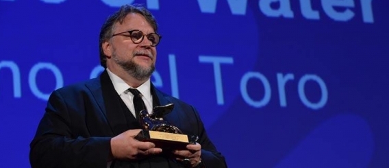 Guillermo del Toro wint Gouden Leeuw