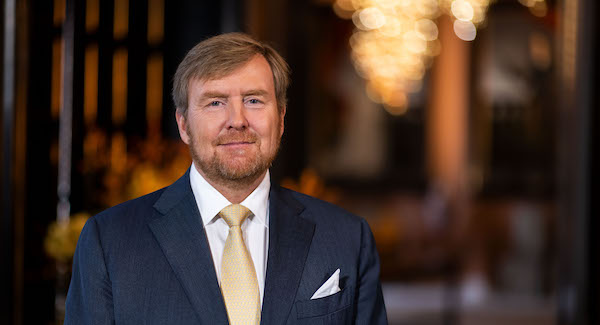 Koning Willem-Alexander luistert naar verhalen uit film- en bioscoopsector