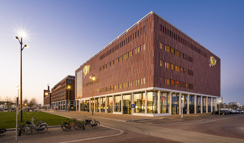 Pathé verkoopt enkele bioscooppanden