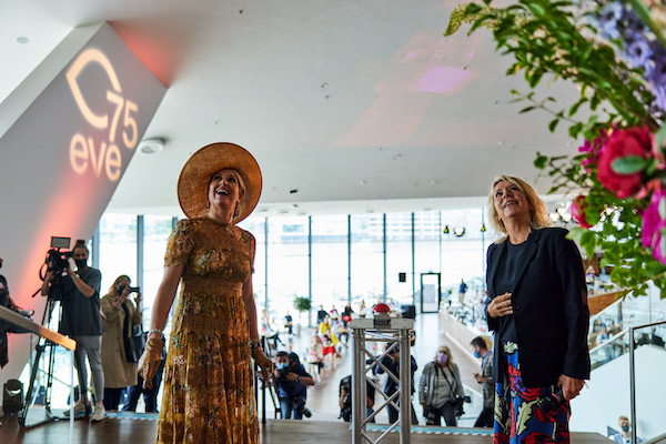 Koningin Máxima brengt bezoek aan jubilerend Eye