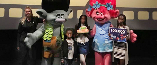100.000-ste bezoeker voor Trolls Wereldtour