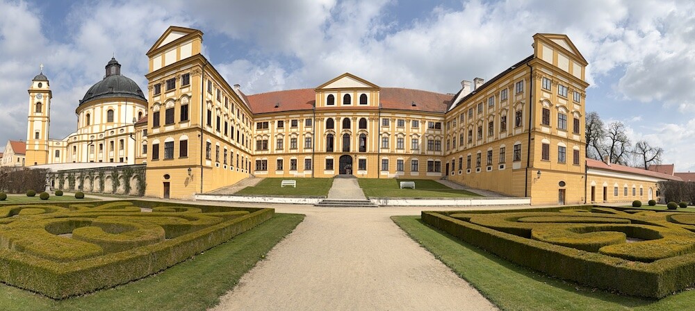 Zamek Jaromerice Nad Rokytnou foto Jeroen Huijsdens